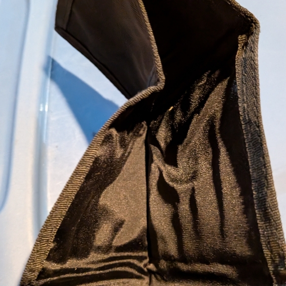 Roots Velcro wallet  . Very clean - Picture 5 of 5